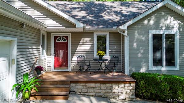 925 Sarah Road, Putnam Twp, MI 48169