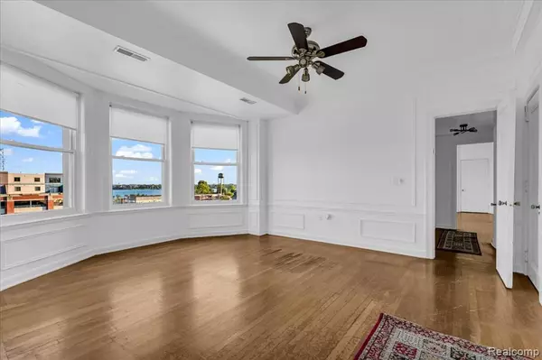 Detroit, MI 48207,2900 E Jefferson D501 Avenue D501