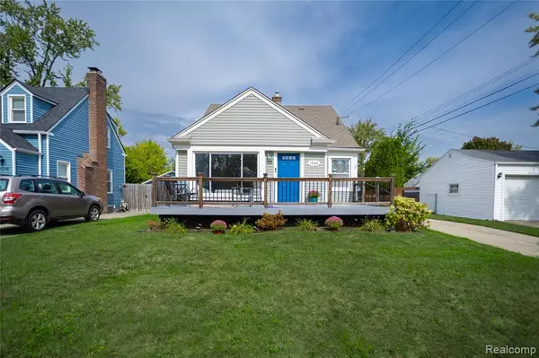 1560 Columbia Road, Berkley, MI 48072