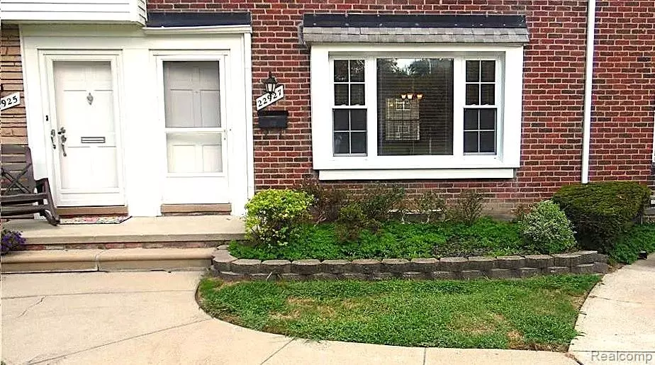 22927 Lakeshore Drive, St. Clair Shores, MI 48080