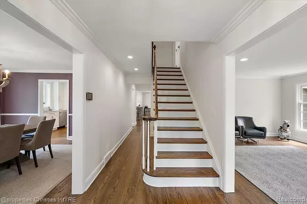 Birmingham, MI 48009,586 Fairfax Street