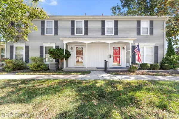 28305 Greenbriar Way, Brownstown Twp, MI 48183