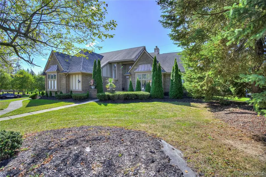 6460 Charles Drive, West Bloomfield Twp, MI 48322