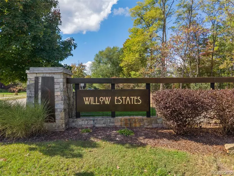 508 Woodstone Court, White Lake Twp, MI 48386