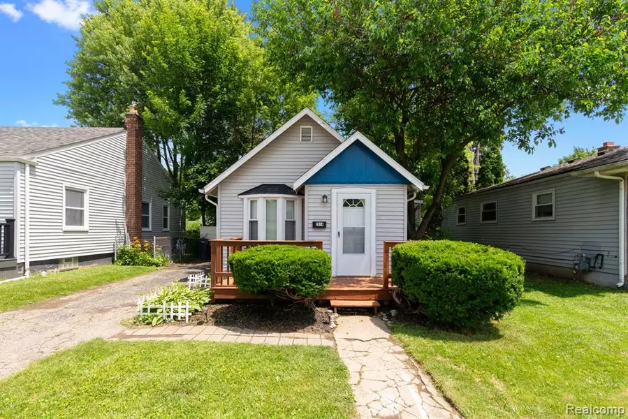 2814 Crooks Road, Royal Oak, MI 48073