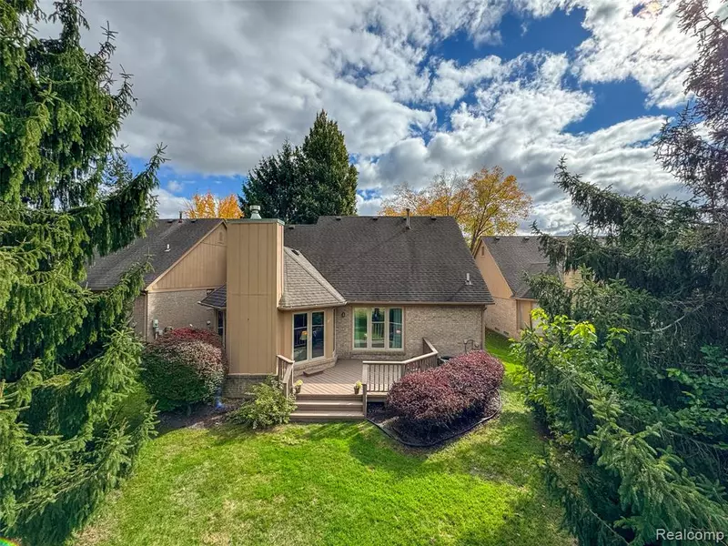 5893 Dawn Ridge Drive, Troy, MI 48098