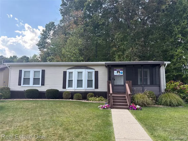 2 Emerald Circle, Northfield Twp, MI 48189