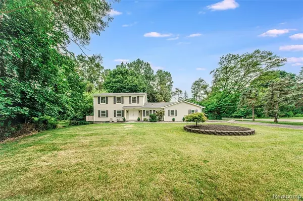 Beverly Hills Vlg, MI 48025,21993 Riverview Drive