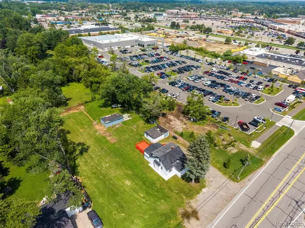 134 W Auburn Road, Rochester Hills, MI 48307