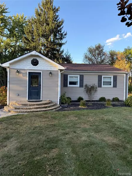 2446 W Drahner Road, Oxford Twp, MI 48371