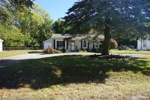 3657 Coleport Street, Lake Orion Vlg, MI 48359