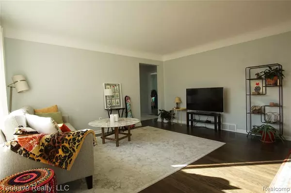 Oak Park, MI 48237,24330 MANISTEE Street