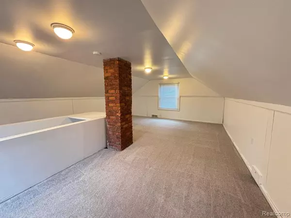 Hazel Park, MI 48030,23045 HARDING Avenue