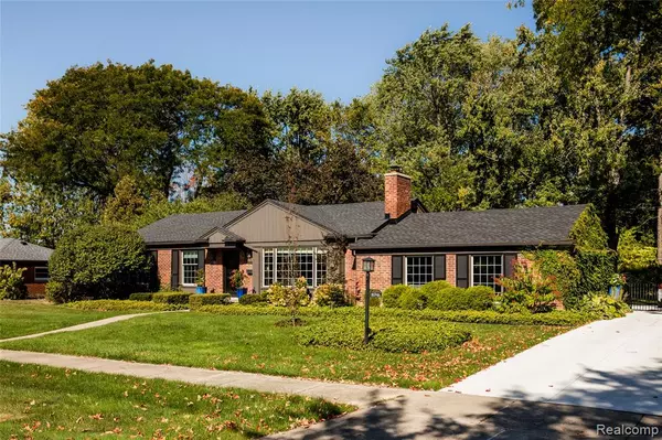 16946 Reedmere Avenue, Beverly Hills Vlg, MI 48025