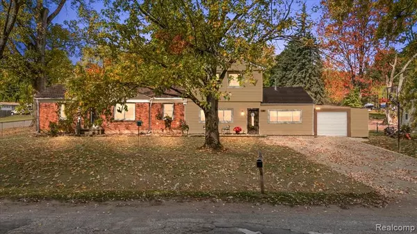 2262 Hammerslea Road, Orion Twp, MI 48359