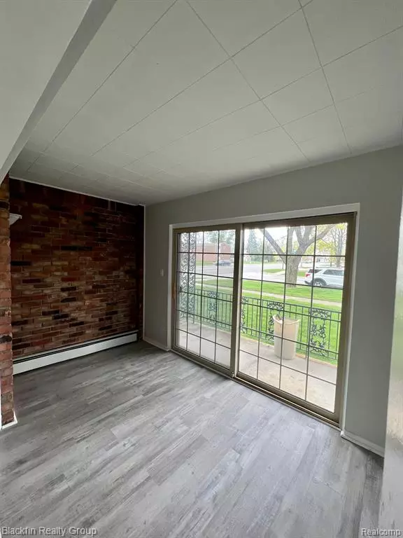 Royal Oak, MI 48073,2356 W 14 MILE Road