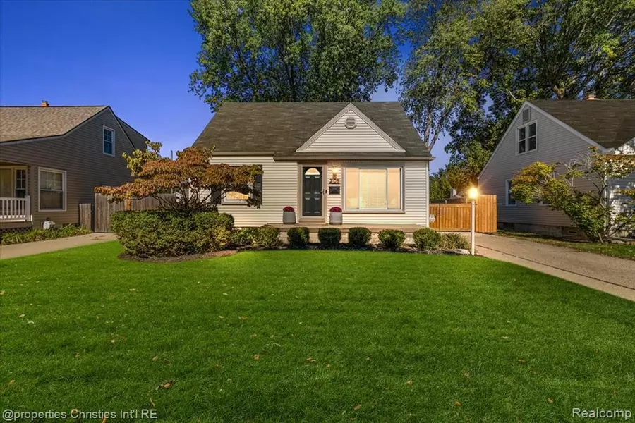 2105 Rowland Avenue, Royal Oak, MI 48067