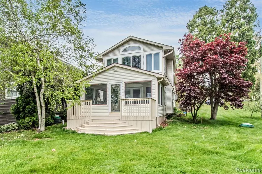 9047 GALE Road, White Lake Twp, MI 48386