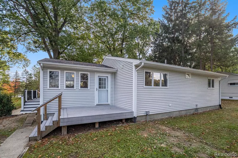 15283 Longfellow Drive, Argentine Twp, MI 48418