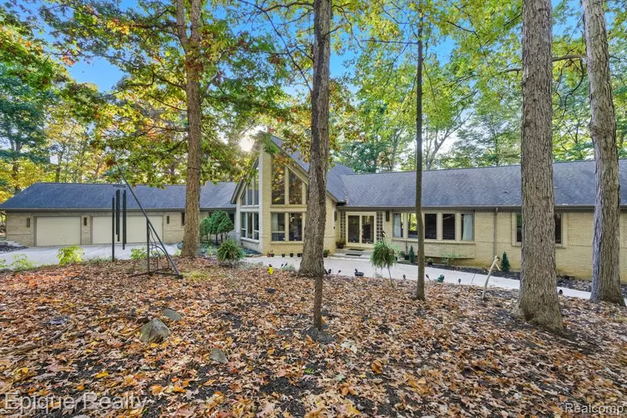2670 Spring Grove Drive, Genoa Twp, MI 48114