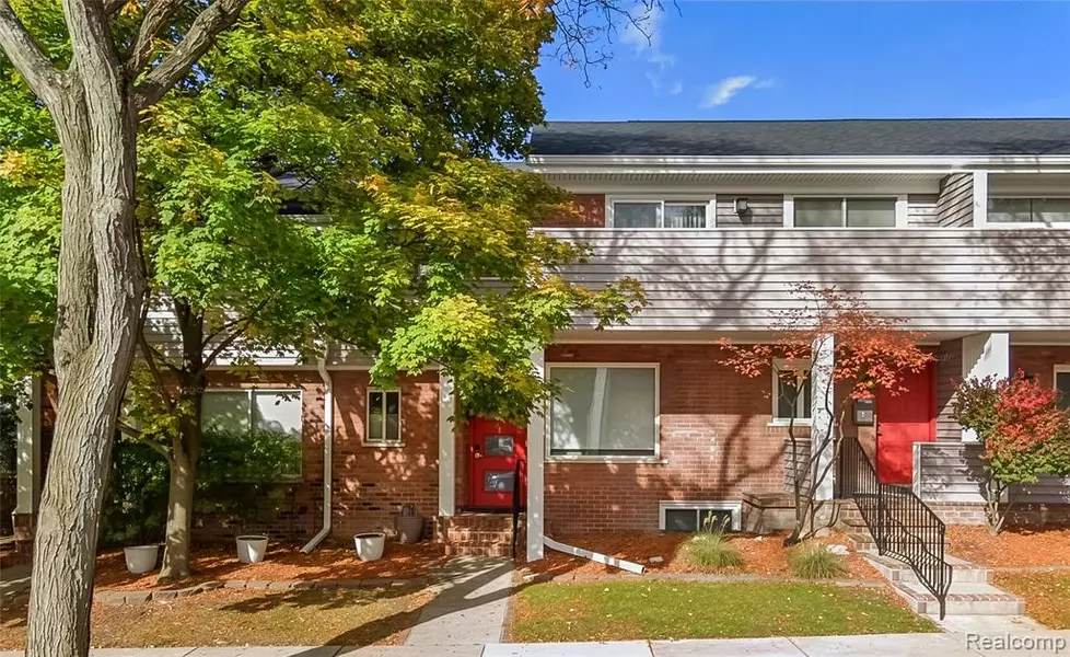 586 W Merrill Street, Birmingham, MI 48009