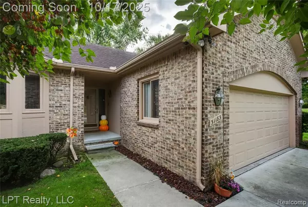 31183 Misty Pines Drive, Farmington, MI 48336