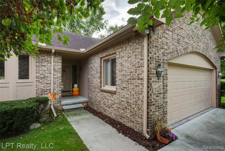 31183 Misty Pines Drive, Farmington, MI 48336