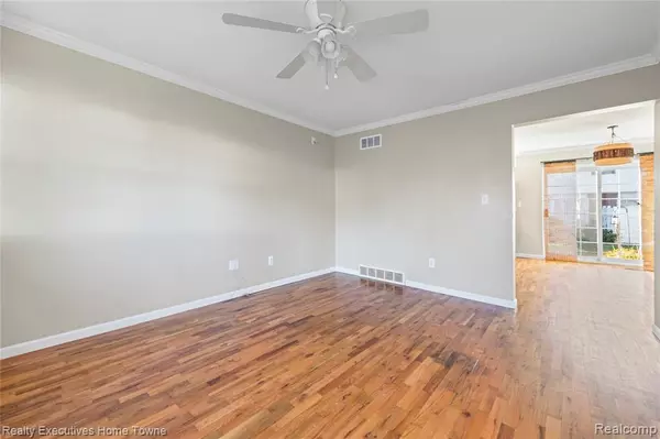 Utica, MI 48317,45709 Kensington