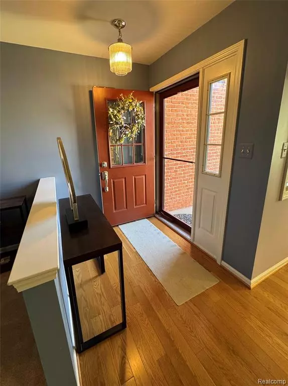 Brighton, MI 48116,1017 Elmwood Drive 5