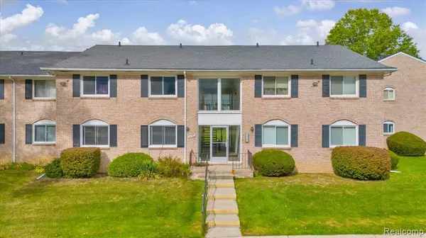 14191 Ivanhoe Drive 2, Sterling Heights, MI 48312