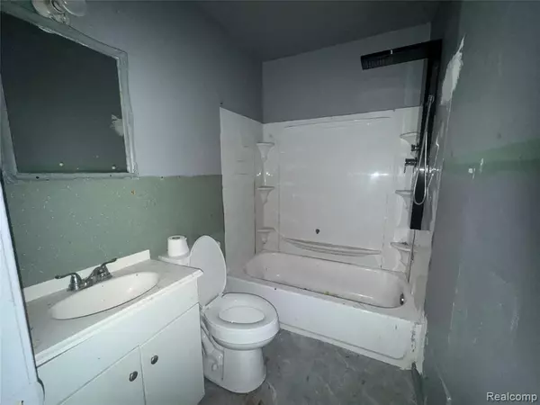 Detroit, MI 48228,7666 Penrod Street