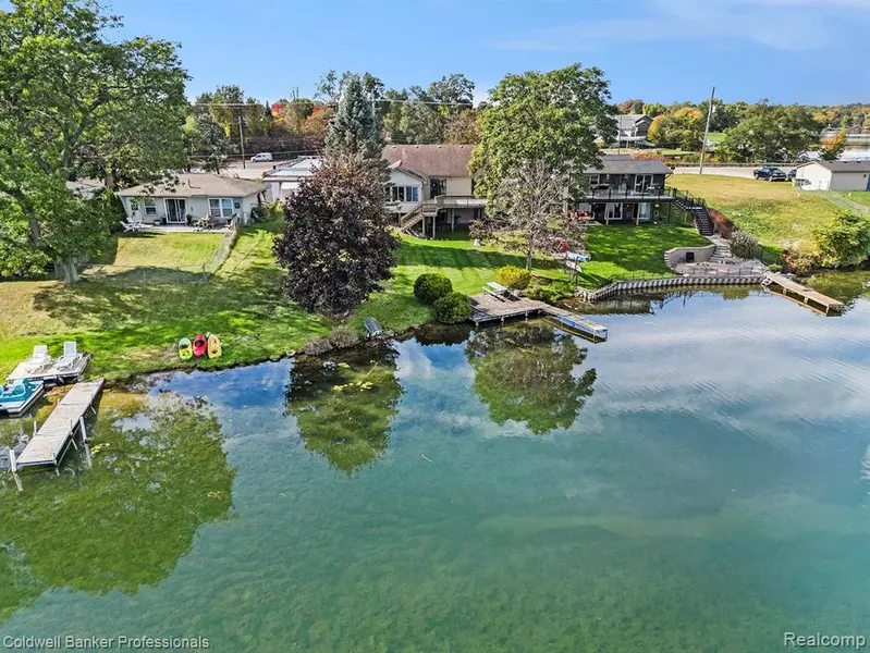 9866 Dixie Highway, Springfield Twp, MI 48348