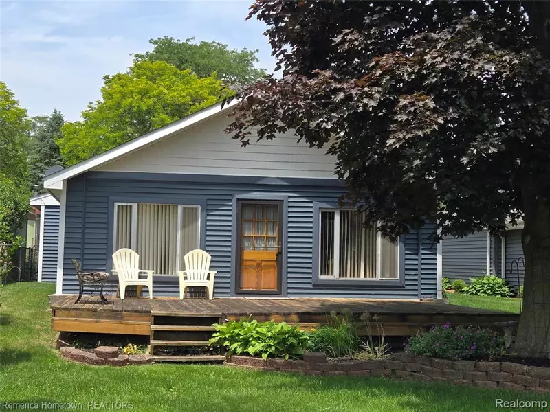 8991 LakeView Drive, White Lake Twp, MI 48386