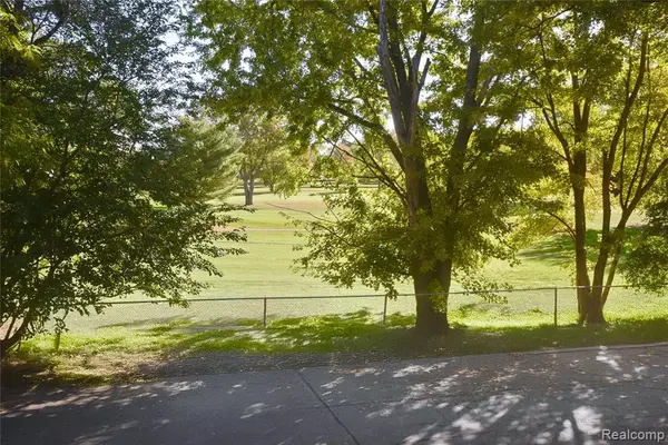 Sterling Heights, MI 48312,37383 Golfview Drive 76