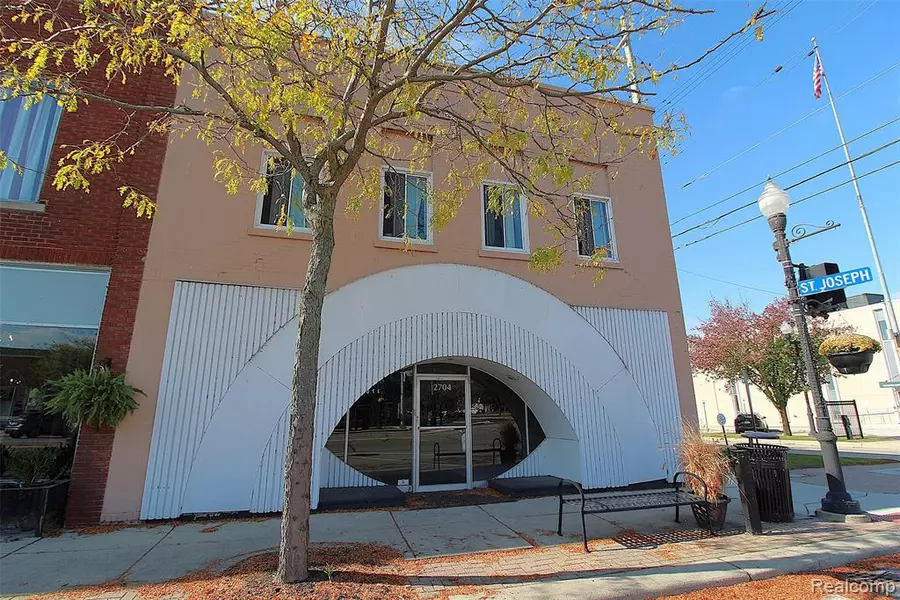 2704 W Jefferson Avenue, Trenton, MI 48183