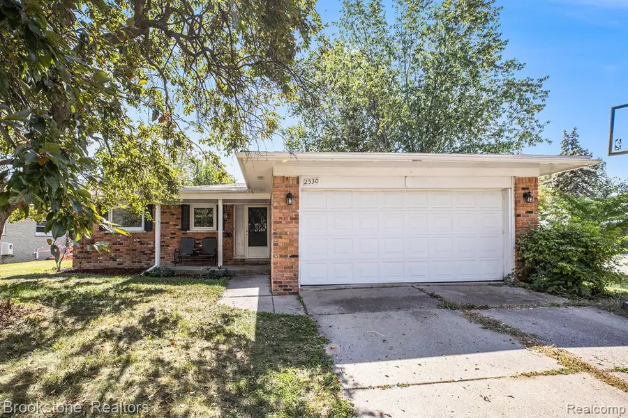 2530 Rhodes Drive, Troy, MI 48083