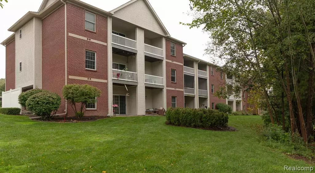 6600 TRILLIUM VILLAGE Lane 23, Independence Twp, MI 48346