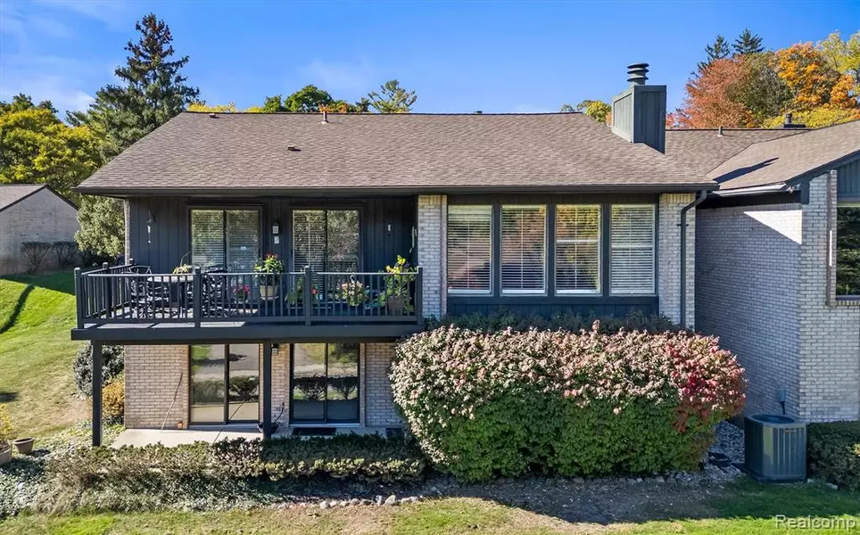 4297 Wabeek Lake Drive S 26, West Bloomfield Twp, MI 48302