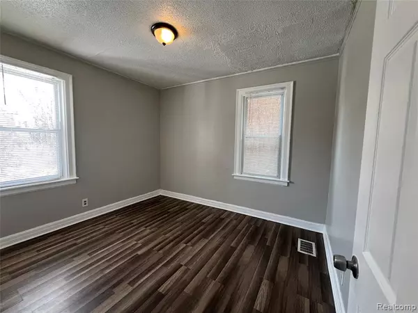 Detroit, MI 48227,14828 Sussex Street