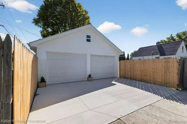 Clinton Twp, MI 48036,21301 Hillcrest Street