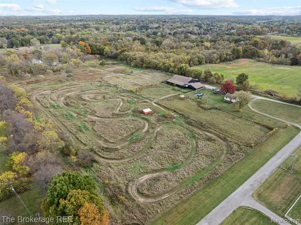 5950 Carscadden Way, Highland Twp, MI 48357