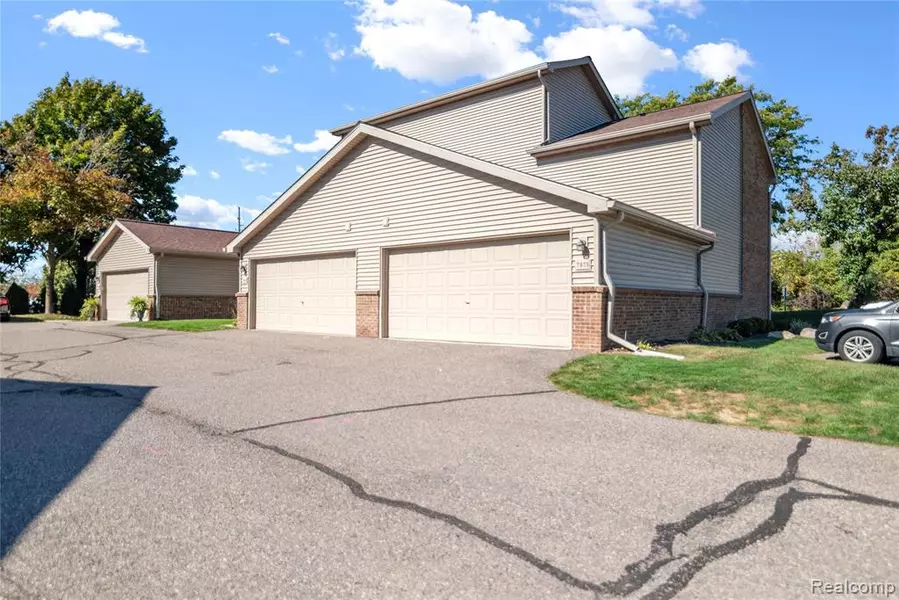 7975 Woodingham, West Bloomfield Twp, MI 48322