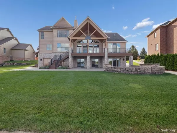 3756 Newport Way Drive, Waterford Twp, MI 48329