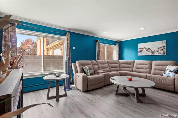 Clawson, MI 48017,817 W Maple Road