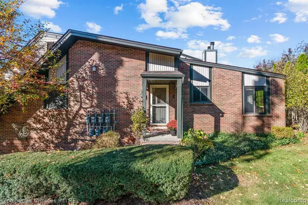 958 New Haven Court, Northville, MI 48167