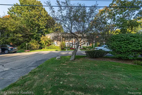 Bloomfield Hills, MI 48304,229 Barden Road