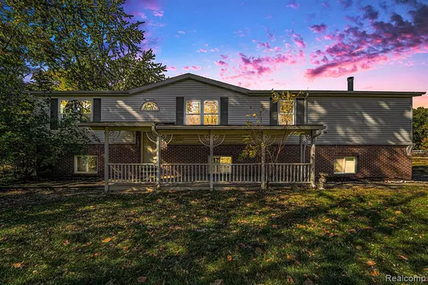 6197 Carroll Lake Road, Commerce Twp, MI 48382