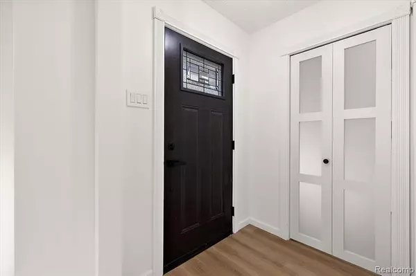 Farmington Hills, MI 48334,28422 Cumberland Drive