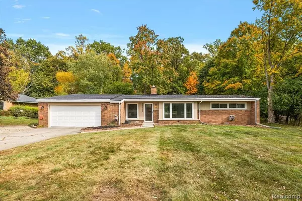 28422 Cumberland Drive, Farmington Hills, MI 48334