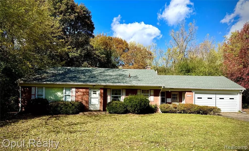 42550 Clemons Drive, Plymouth Twp, MI 48170